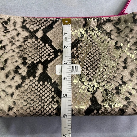 🧰 ULTA COLLECTION | PINK HANDLED FAUX SNAKESKIN MAKEUP BAG - Picture 4 of 9